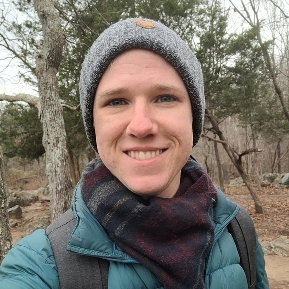 Meet your Posher: Stevie - Picture 1 of 2